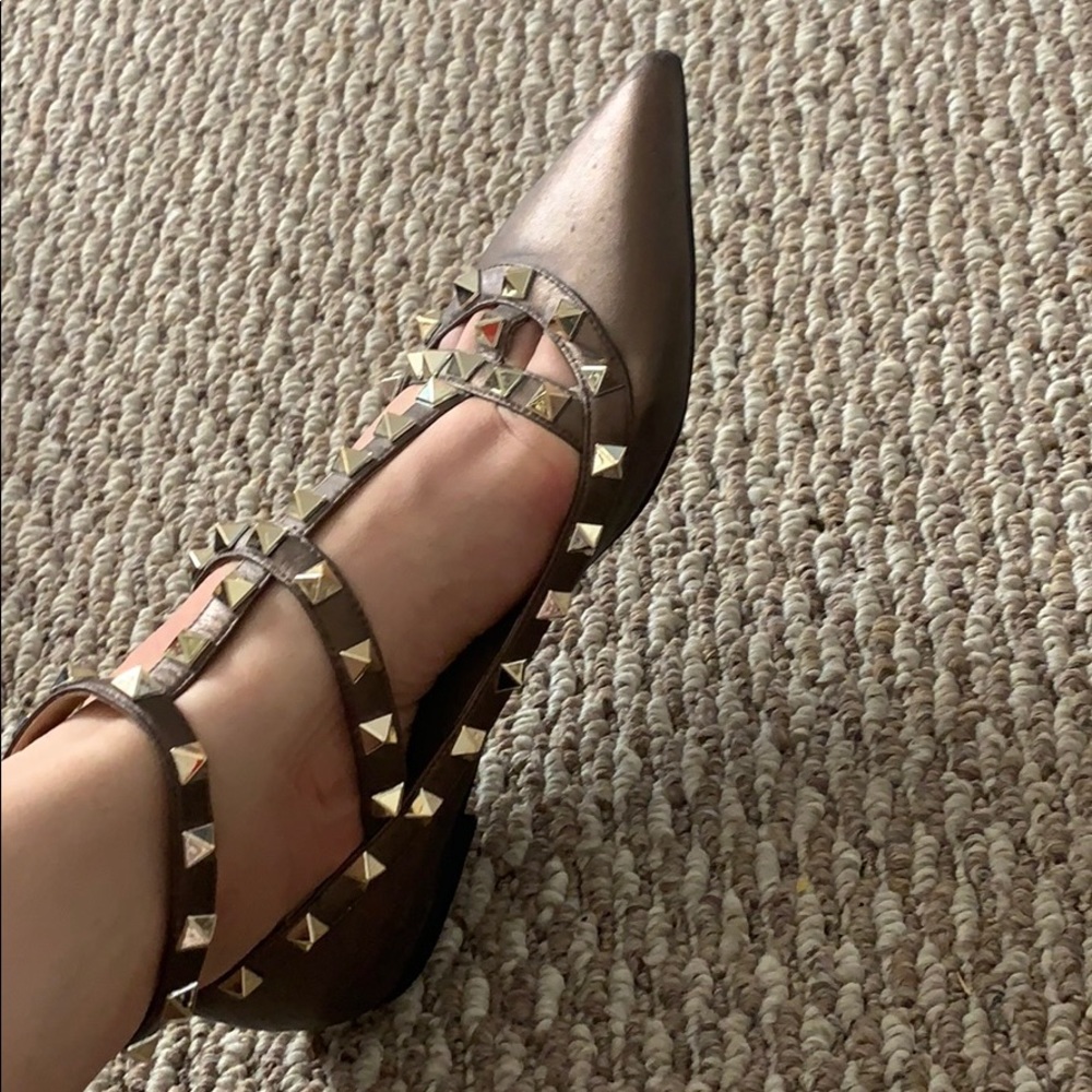 Strappy flats